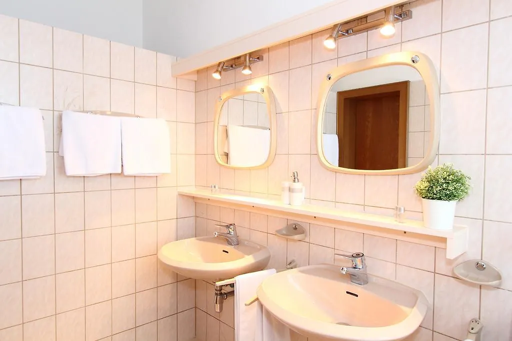 Checkvienna - Edelhof Apartments 0*, Vienna